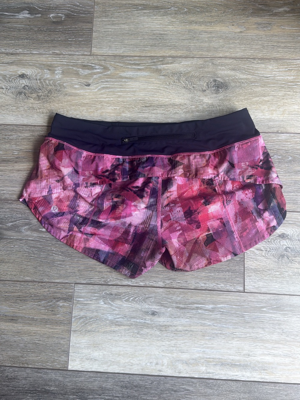 Lululemon Athletica Speed up Pink Multi-Print running Shorts Size 6 - Picture 2 of 2